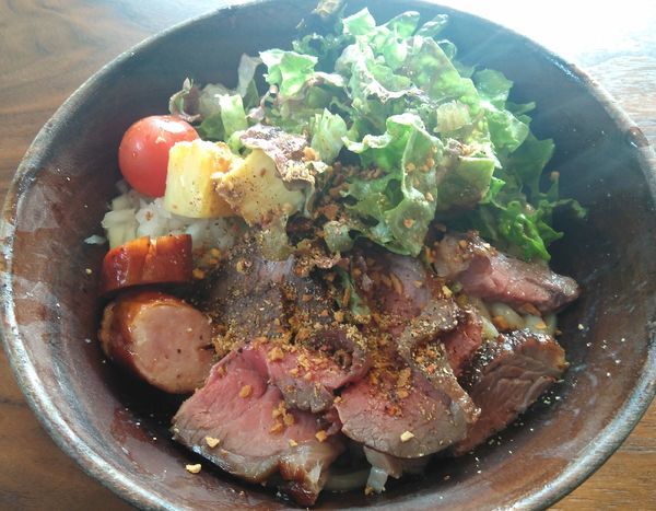 「クラシックビーフパレット¥1000+なまいきフランク¥400」@Handicraft Worksの写真