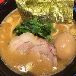 らーめん680円、味玉100円