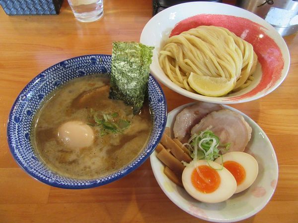 「味玉にぼとんつけめん（９５０円）＋特製トッピング」@麺処 門つるの写真