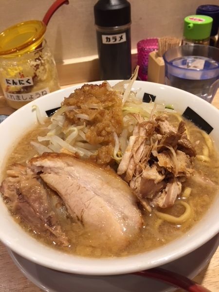 「並　780円　「アブラ」・ほぐしブタ（70円）」@ラーメンブタヒロの写真