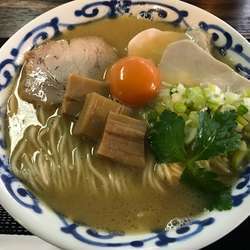 醤油鶏白湯そば 大盛  930円