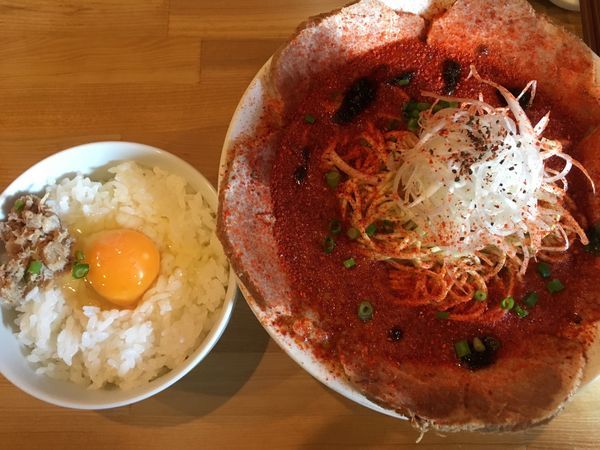 「赤黒だく［チャーシュー増し 玉子かけご飯セット］」@麺屋 極鶏 一乗寺本店の写真