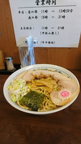 「中華そば(大盛＋チャーシュー)」@次念序の写真