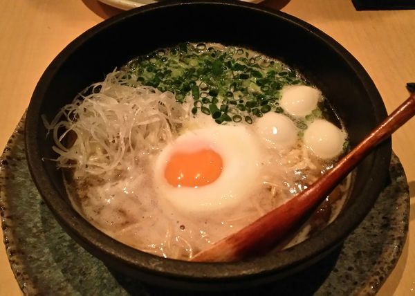 「【夜限定】鶏煮込みそば+半熟卵(クーポン) 980円」@鶏料理 葉やまの写真