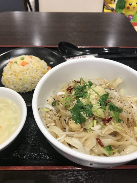 「汁なし油刀削麺＋半炒飯セット」@宇都宮 黄金の華 イオンモール東久留米店の写真