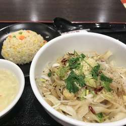 汁なし油刀削麺+半炒飯セット