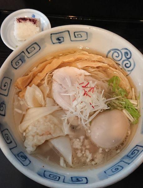 「味玉つくば茜鶏塩らぁめん＋エビワンタン」@龍のひげ 常陸大宮店の写真