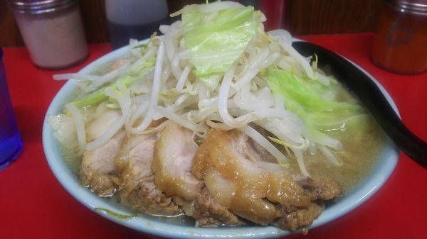 「ラーメン小 ぶた入り（にんにく）￥850」@ラーメン二郎 新潟店の写真