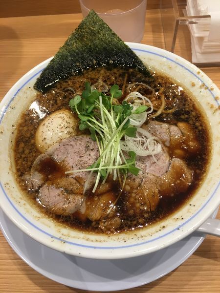 「醤油中華そば＋味玉:800円」@麺や マルショウ 新なにわ大食堂店の写真