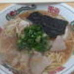 「中華そば(600円)とライス(100円)」@紫川ラーメンの写真