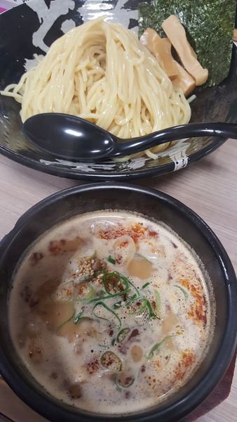 「辛とん大盛」@越後つけ麺維新 大井町店の写真
