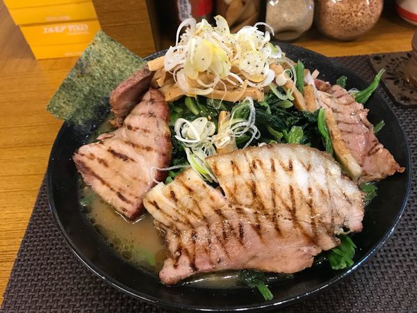「らーめん野菜、チャーシュー、ほうれん草トッピング」@ラーメン 喜楽の写真