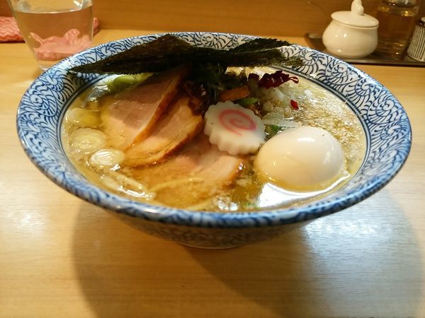 「粟国の塩そば特製」@中華そば 多賀野の写真