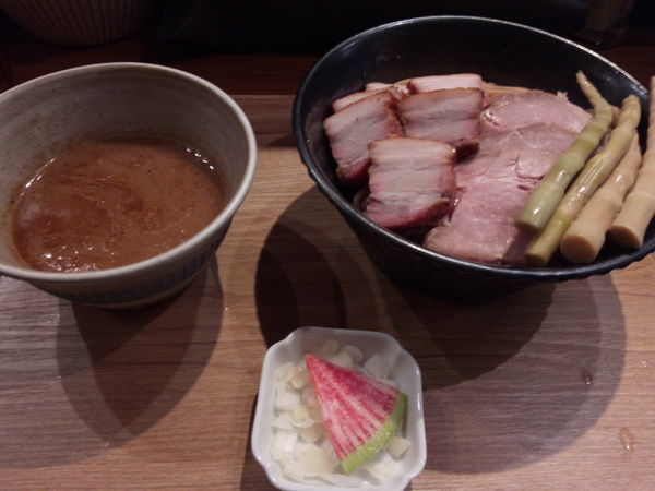 「チャーシュー濃厚つけ麺」@いかれたNOODLE Fishtonsの写真