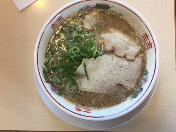 「濃い口とんこつラーメン＋替玉1玉」@長浜ラーメンの写真