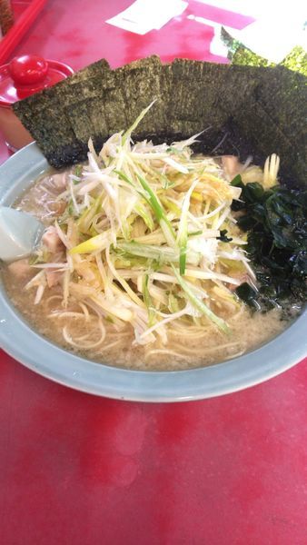 「ネギラーメン中盛り ネギ増し 海苔」@新ラーメンショップ 狭山本部の写真