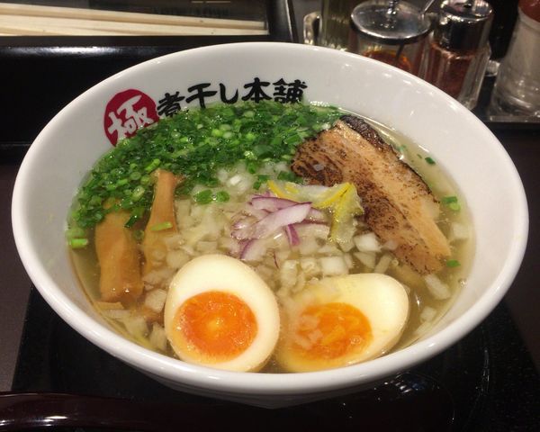 「淡麗煮干し塩ラーメン 味玉」@極煮干し本舗 蘇我店の写真