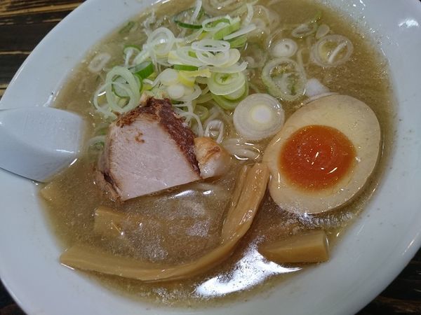 「こく塩 細麺」@長尾中華そば 西バイパス店の写真
