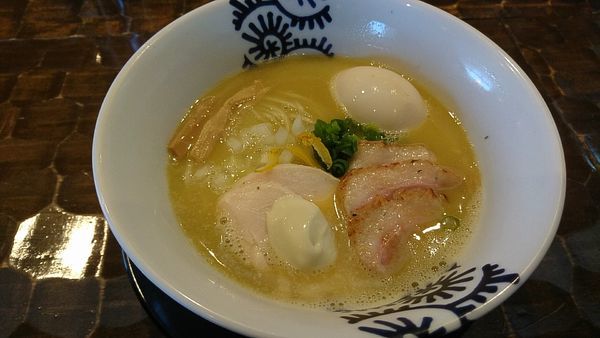 「特級純鶏そば　1000円」@特級鶏蕎麦 龍介の写真