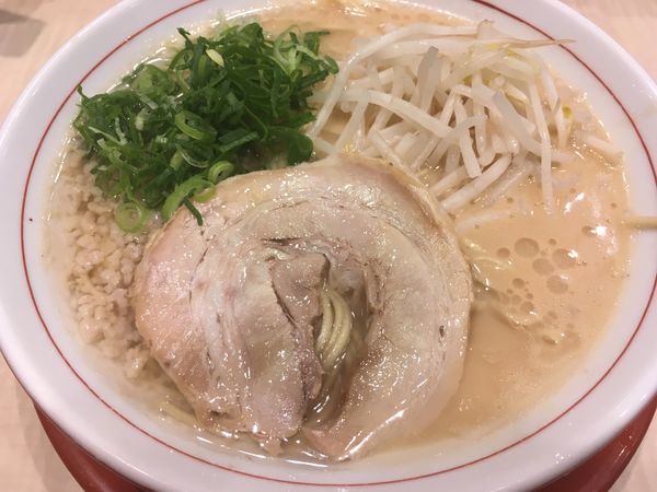 「ラーメン580円 麺カタアブラマシマシ」@替玉千里眼 志木店の写真