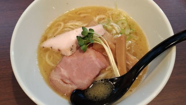 「鶏ゅ白湯醤油らーめん」@東京スタイル鶏らーめん ど・みそ鶏の写真