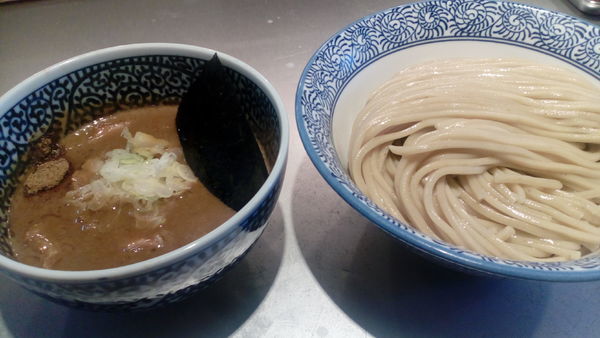 「濃厚魚介つけ麺（830円）+中盛（50円）」@豚骨一燈の写真