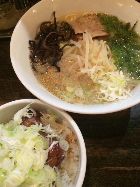 「塩豚骨青さラーメン(こってり)+小純レバ丼」@ラーメン漢の写真