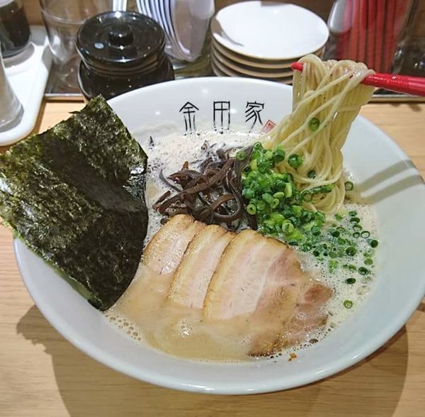 「黒豚ラーメン（６５０円）」@金田家 博多店の写真
