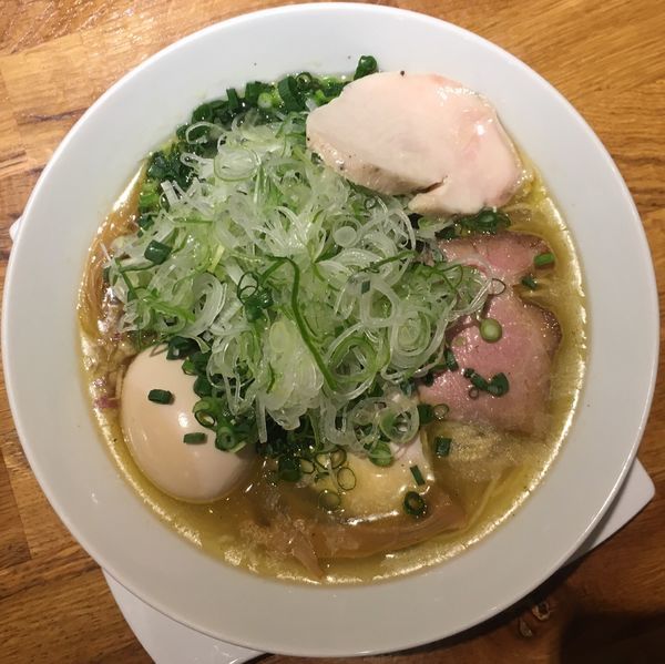 「味玉塩ラーメン ネギトッピング」@麺.SUZUKiの写真
