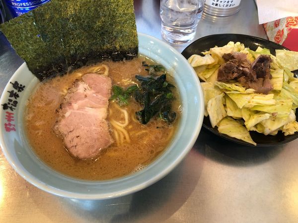 「ラーメン並硬め濃いめ、キャベラー」@横浜らーめん 松本家の写真