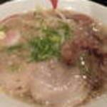 「ニラ辛子ラーメン＋すじトッピング」@麺や 一福の写真