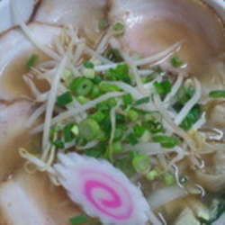 チャーシューワンタン麺(750円)