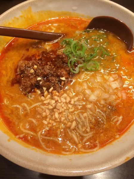 「極担担麺 叶奏〜かなで〜」@よってこや 新宿南口店の写真