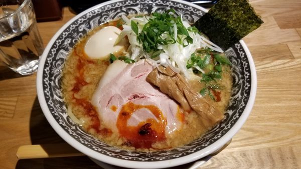 「辛味噌ラーメン　味玉、ネギトッピング」@麺肴 ひづきの写真