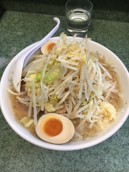 「小ラーメン 煮玉子 ヤサイ➕ニンニク➕カラメ」@ラーメン二郎 新宿小滝橋通り店の写真