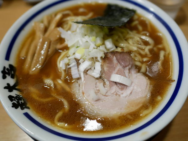 「ラーメン 麺硬め＋サービス大盛」@天然豚骨醤油 らーめん玉 超大吉 上野店の写真