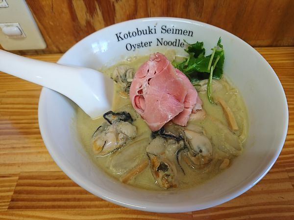 「限定白味噌牡蠣そば」@中華そば よしかわの写真