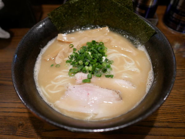 「限定 鶏白湯拉麺」@拉麺 阿吽の写真