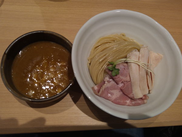 「濃厚豚骨魚介チャーシューつけ麺」@麺処 景虎 新越谷ヴァリエ店の写真