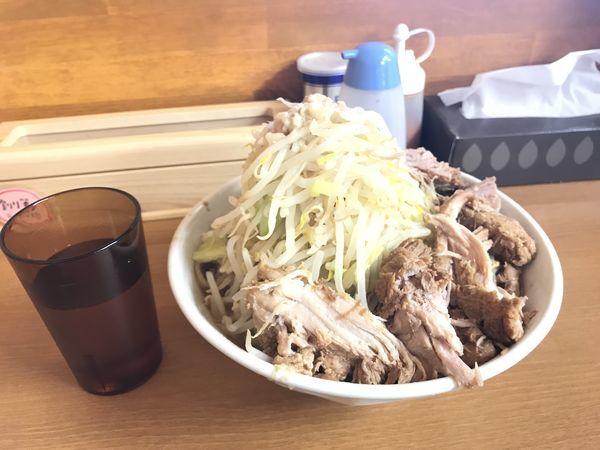 「ラーメン（大盛り、野菜増し、肉増し、背脂多め」@爆龍麺の写真