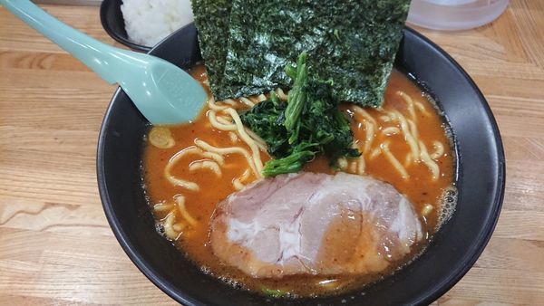 「辛味噌ラーメン(700円)+小ライス(100円)」@らーめん家 せんだい 横浜駅西口店の写真