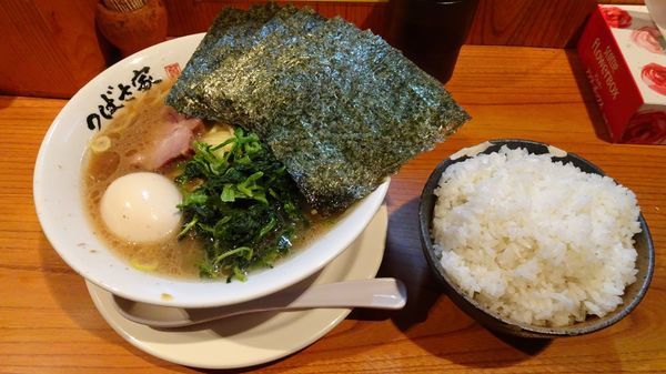 「のり玉ラーメン（830円）味濃い目＋ライス（160円）」@横浜家系ラーメン つばさ家 立川店の写真