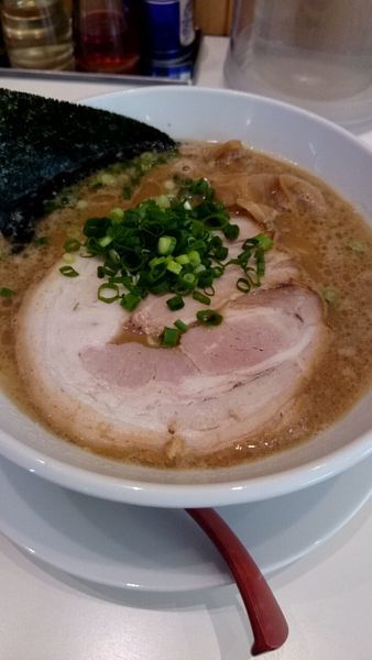 「豚骨らぁ麺（醤油）（７５０円）」@らぁ麺食堂 吉凛の写真
