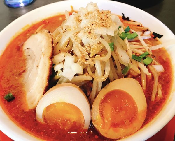 「帝王味噌 もやし特盛 煮卵」@激辛ラーメンの拉麺帝王の写真