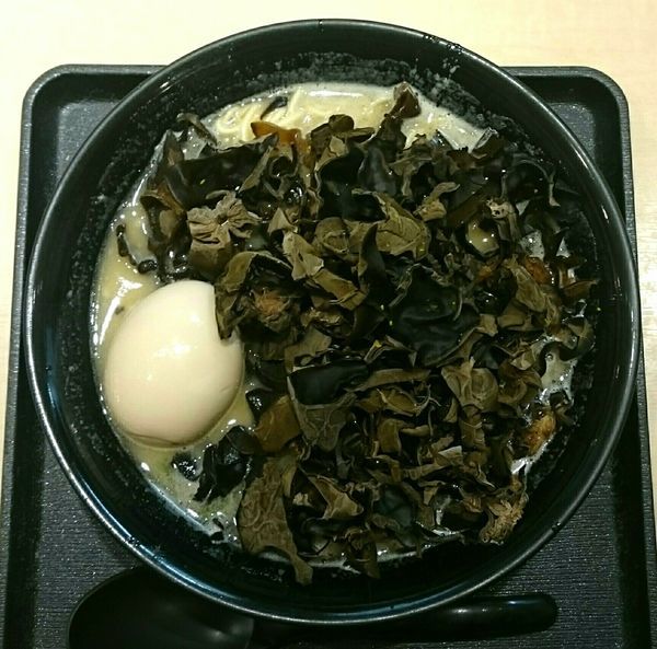 「キクラゲそば(こってり) トッピング味玉 替玉」@鶏そば壽の写真