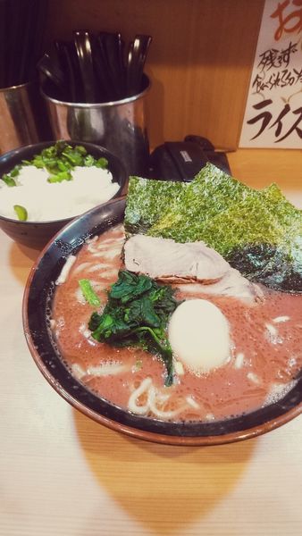 「ラーメン大盛味玉」@横浜家系らーめん 武道家 賢斗の写真