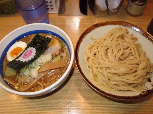 「特製もりそば小　700円＋温野菜　100円」@新橋 大勝軒の写真