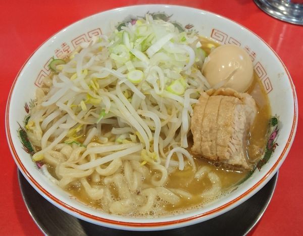 「ラーメン中盛り(ネギ・味玉)」@ジャンプの写真