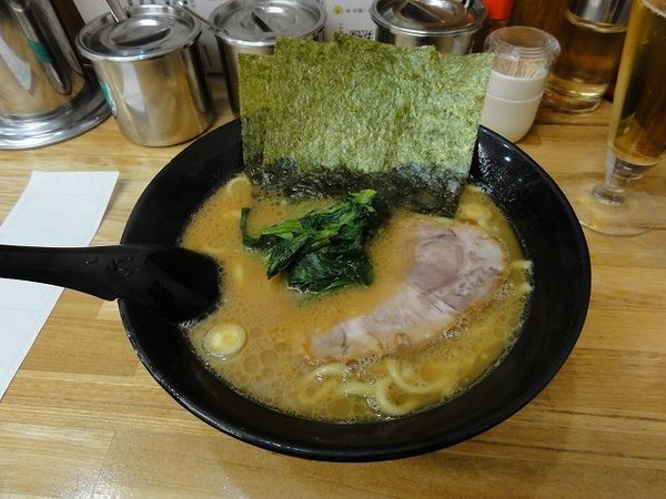 「ラーメン硬め　500円　中瓶ビール410円」@せい家 蒲田店の写真
