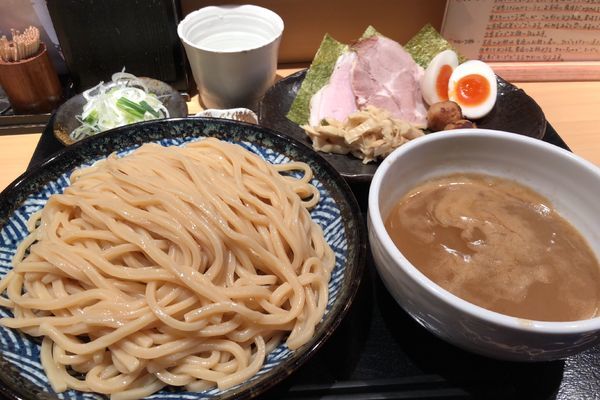 「特製つけ麺（中盛300g）」@つけ麺 道の写真